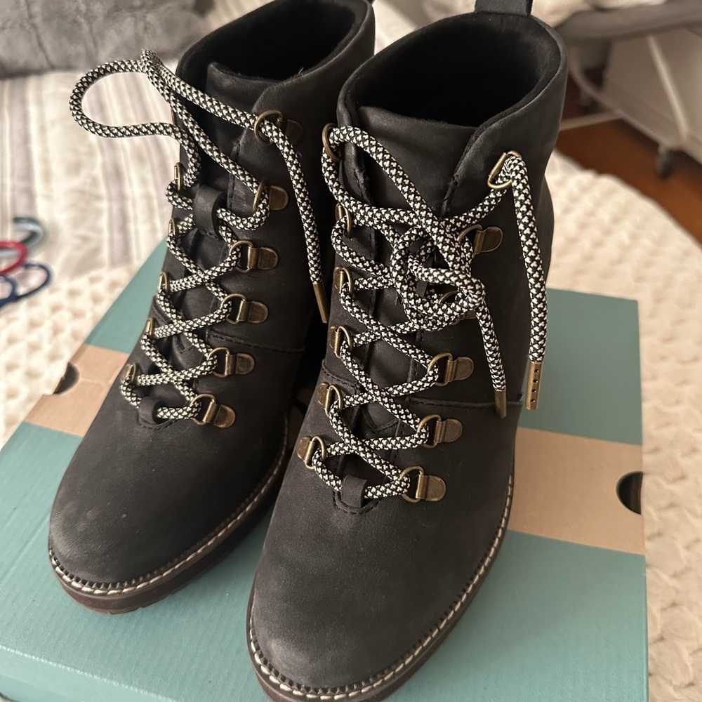 Women's Toms Melrose Ankle Wedge Lace Up Boots Size 6.5